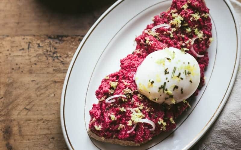 Tartine végétale et sa crème de betterave